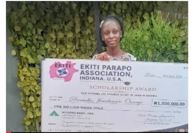 2026 UTME Highest Scorer Receives ₦1m Scholarship IMG 3988
